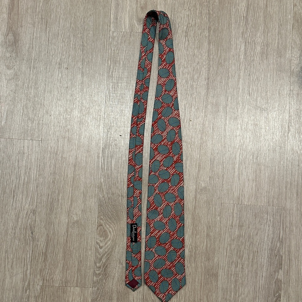 Stylish Red & Gray Patterned Silk Tie – Made in Italy